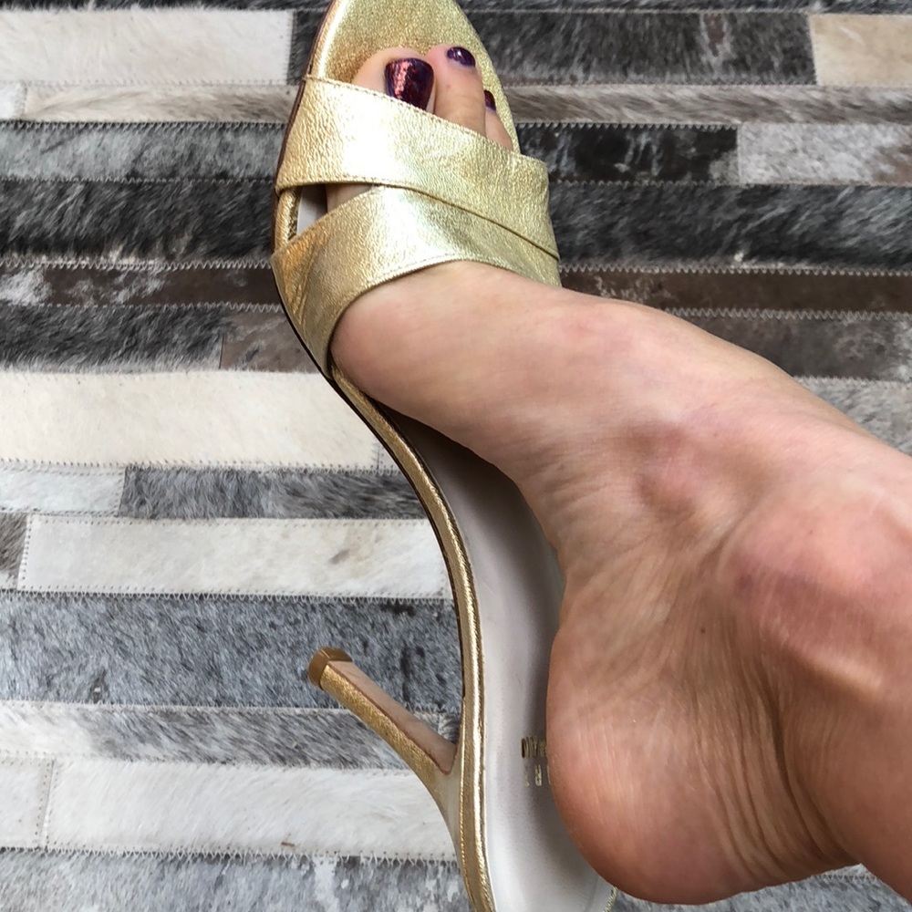Stuart weitzman gold heels